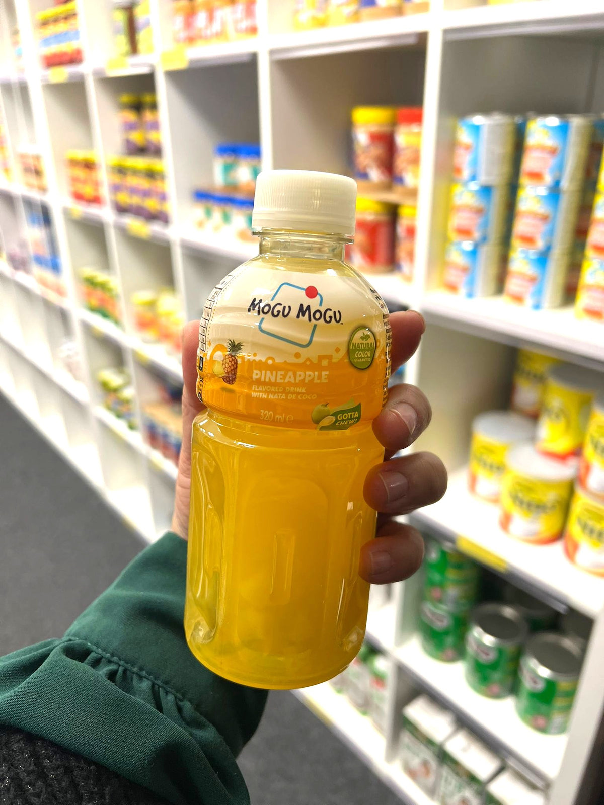 Mogu Mogu Pineapple Drink 320ml